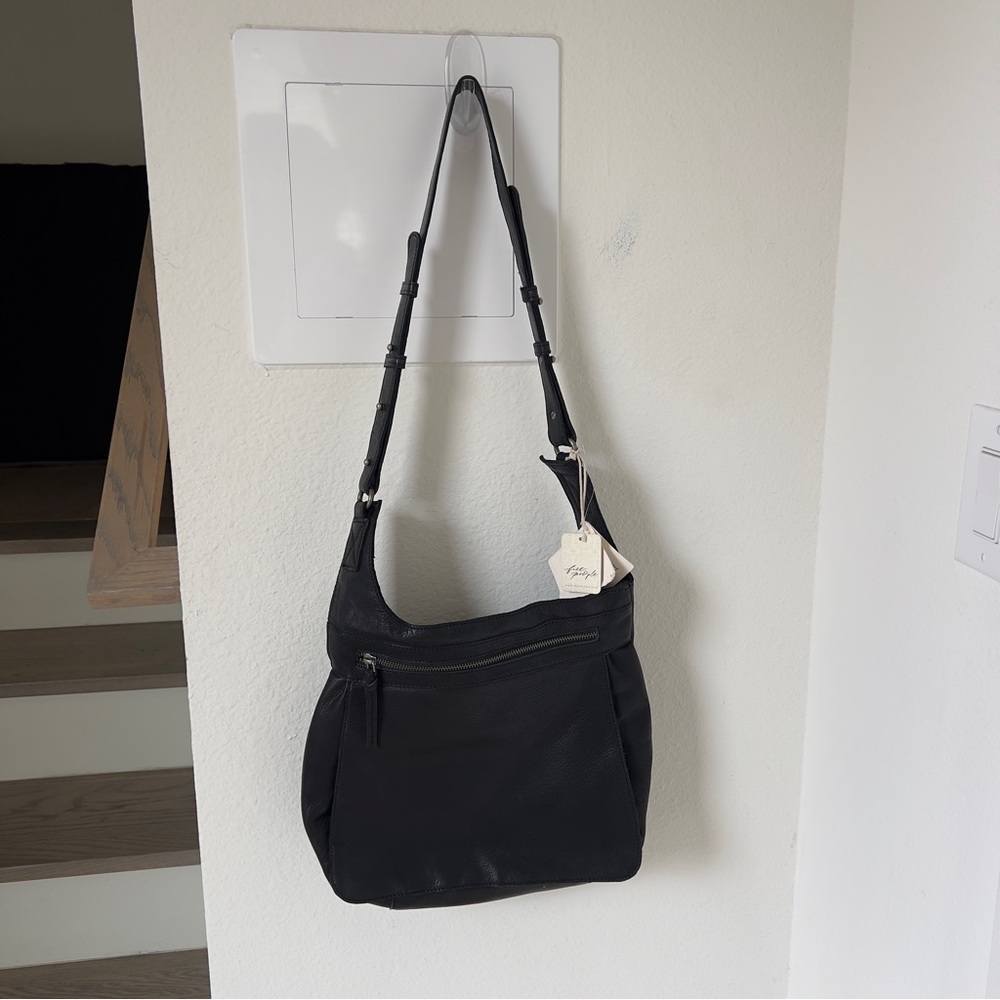 NWT Free People Titan Crossbody Bag in Black - Picture 2 of 9